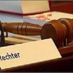 rechtbank-bord-rechter-hamer-240