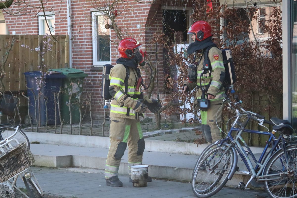 Brand in woning door pan op het vuur, Alkmaargracht in Almere