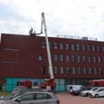 Veel rook uit bedrijfspand na brand, Veluwezoom in Almere