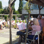 Daktuin Boomgaardweg podium bij Gluren bij de Buren